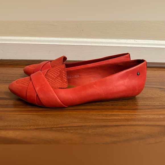 EUC UGG Red pointed toe leather flats - size 8 - summer, red, flashy - Picture 6 of 10